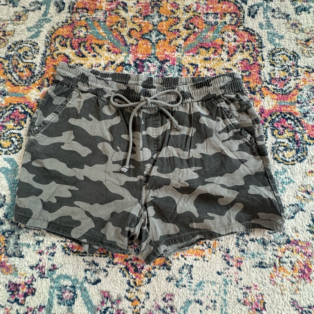Kut from the Kloth Women's Camo Shorts
